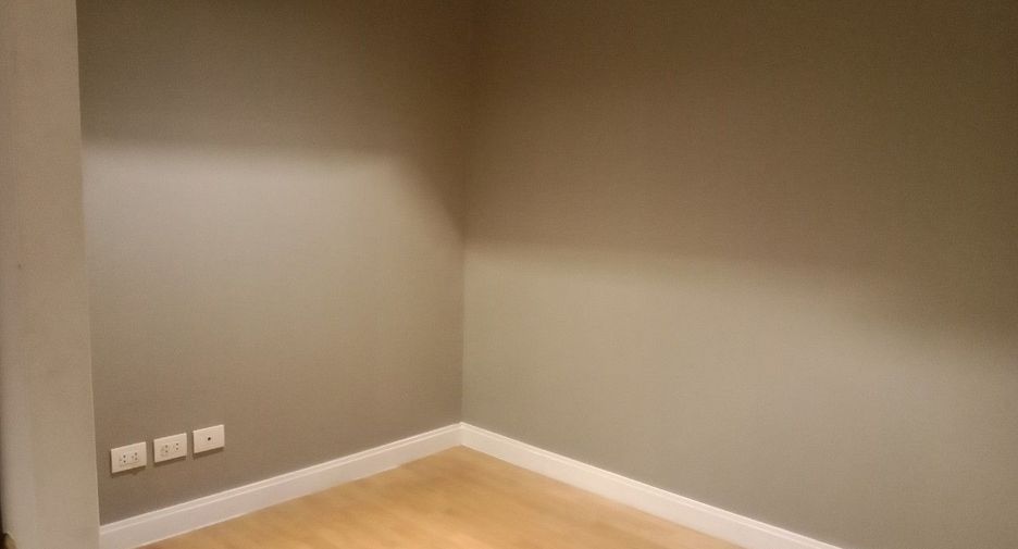 For rent 3 bedrooms condo in Pathum Wan, Bangkok