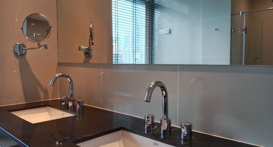 For rent 3 bedrooms condo in Pathum Wan, Bangkok