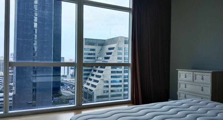 For rent 3 bedrooms condo in Pathum Wan, Bangkok