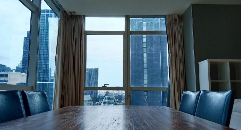 For rent 3 bedrooms condo in Pathum Wan, Bangkok