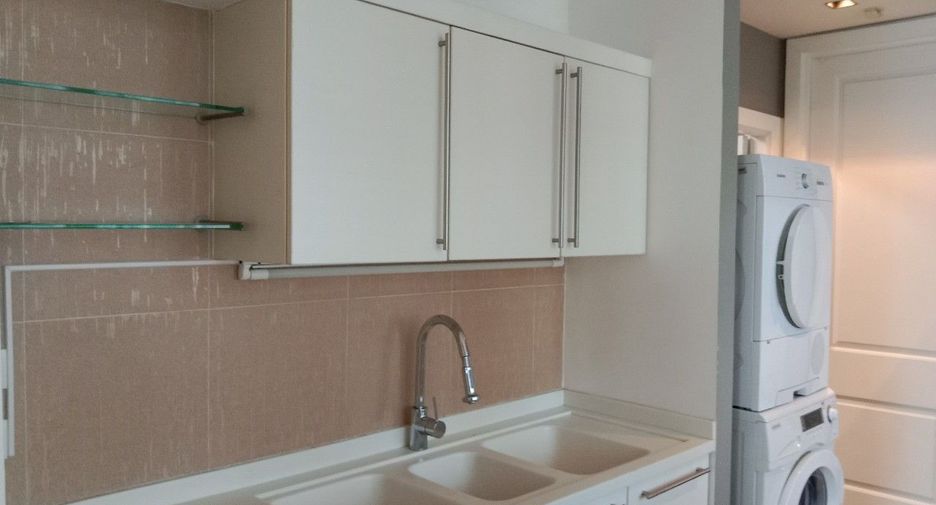 For rent 3 bedrooms condo in Pathum Wan, Bangkok