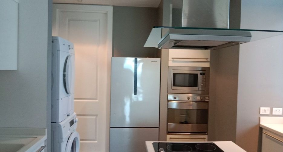 For rent 3 bedrooms condo in Pathum Wan, Bangkok