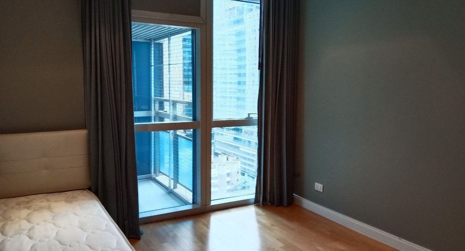 For rent 3 bedrooms condo in Pathum Wan, Bangkok