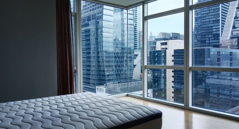 For rent 3 bedrooms condo in Pathum Wan, Bangkok