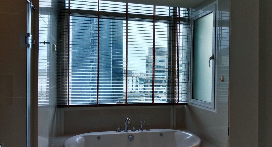 For rent 3 bedrooms condo in Pathum Wan, Bangkok