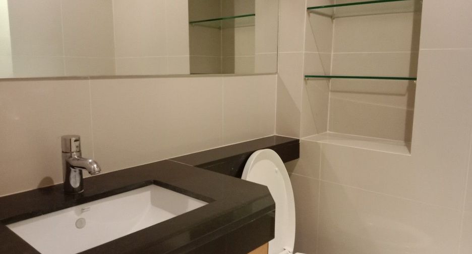 For rent 3 bedrooms condo in Pathum Wan, Bangkok