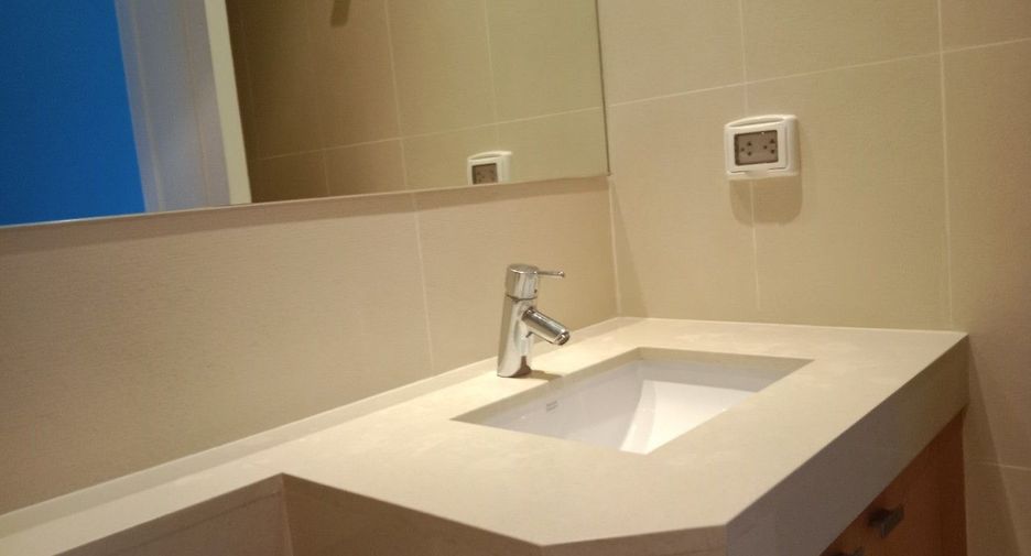 For rent 3 bedrooms condo in Pathum Wan, Bangkok
