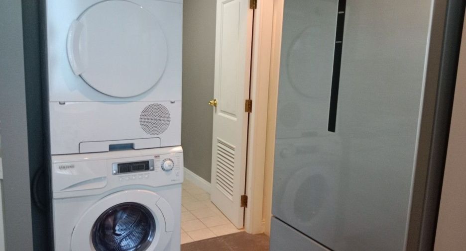 For rent 3 bedrooms condo in Pathum Wan, Bangkok