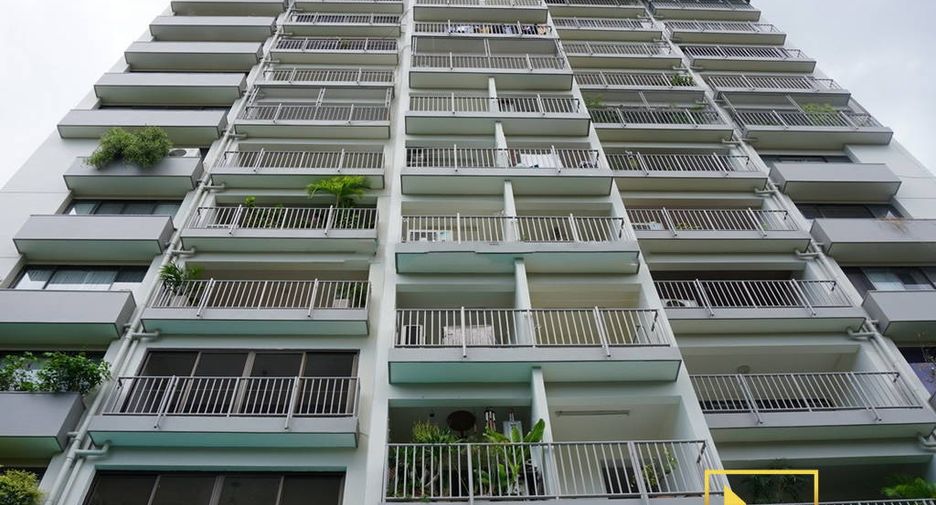 Condo en alquiler de 3 habitaciones en Khlong Toei, Bangkok