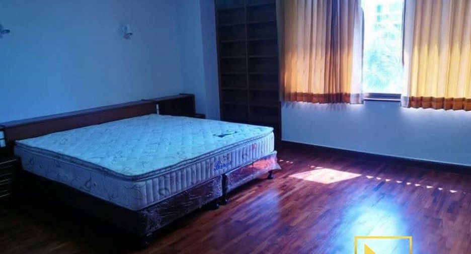 Condo en alquiler de 3 habitaciones en Khlong Toei, Bangkok