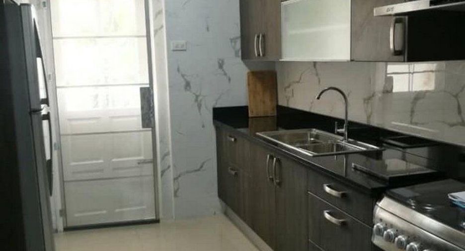 Condo en alquiler de 3 habitaciones en Khlong Toei, Bangkok