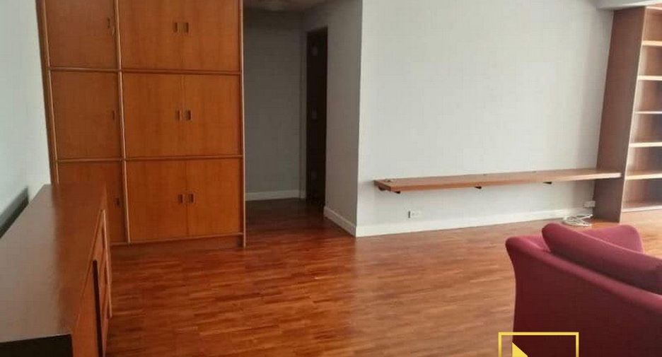 Condo en alquiler de 3 habitaciones en Khlong Toei, Bangkok