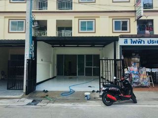 For rent 3 bed retail Space in Prawet, Bangkok