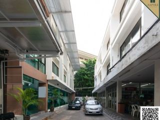 For sale 7 bedrooms retail Space in Khlong Toei, Bangkok