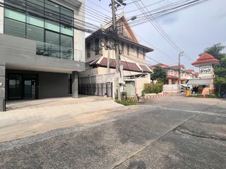 For sale office in Bang Kapi, Bangkok