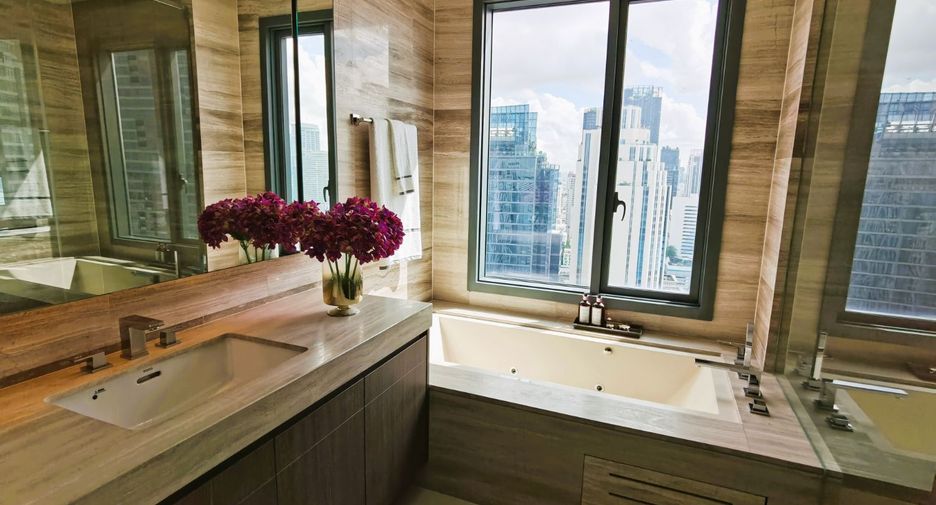 For sale 3 bed condo in Khlong Toei, Bangkok