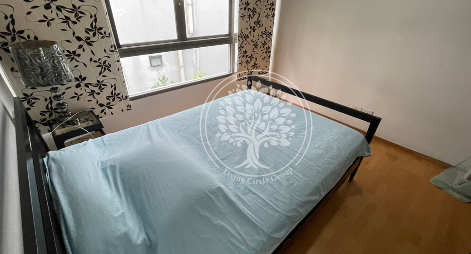 For sale 3 bedrooms condo in Khlong Toei, Bangkok