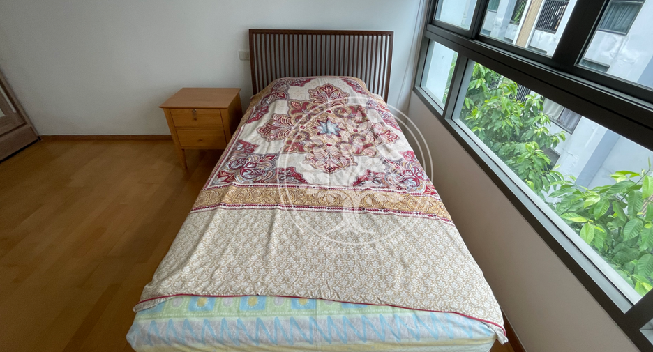 For sale 3 bedrooms condo in Khlong Toei, Bangkok