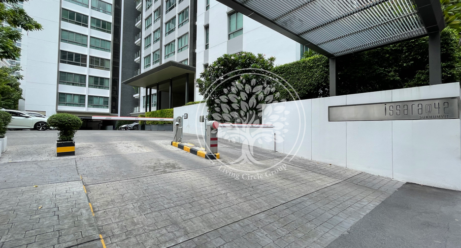 For sale 3 bedrooms condo in Khlong Toei, Bangkok