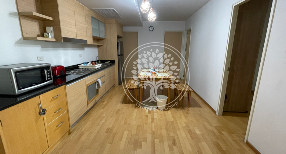 For sale 3 bedrooms condo in Khlong Toei, Bangkok