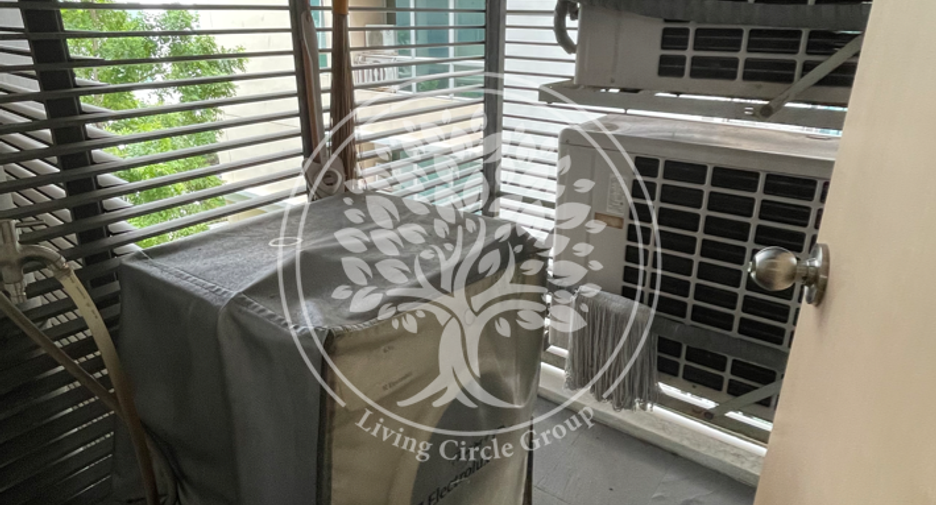 For sale 3 bedrooms condo in Khlong Toei, Bangkok