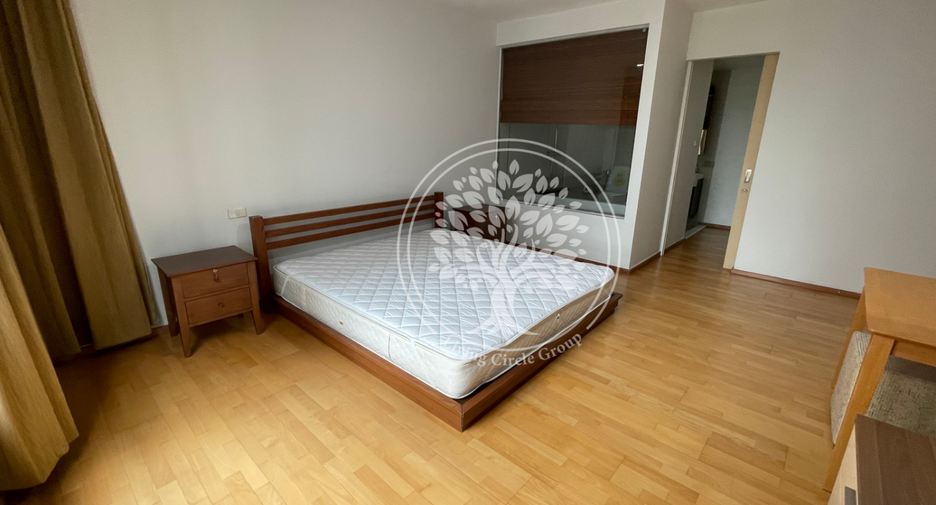 For sale 3 bedrooms condo in Khlong Toei, Bangkok