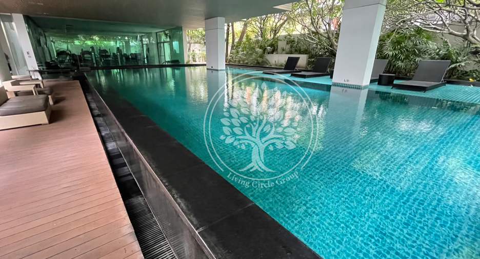 For sale 3 bedrooms condo in Khlong Toei, Bangkok