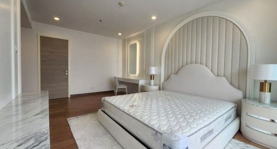 For rent 4 ベッドルーム condo in Yan Nawa, Bangkok