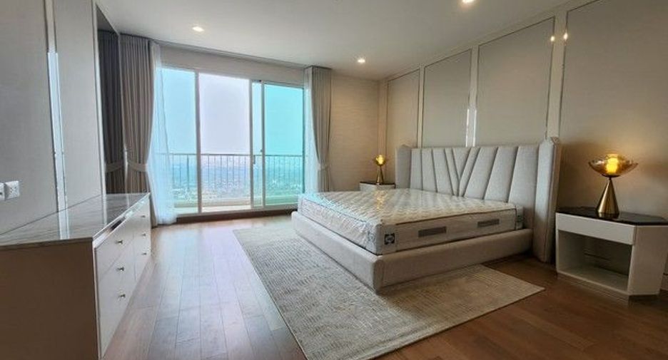 For rent 4 ベッドルーム condo in Yan Nawa, Bangkok