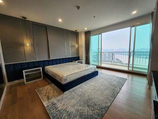 For rent 4 ベッドルーム condo in Yan Nawa, Bangkok