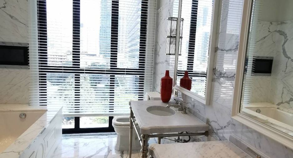 For sale 2 bedrooms condo in Pathum Wan, Bangkok