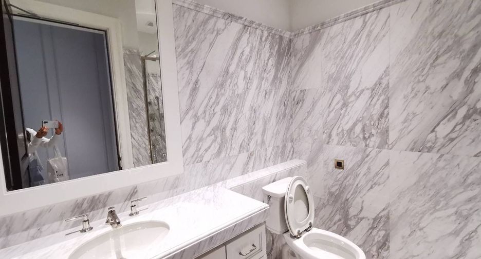 For sale 2 bedrooms condo in Pathum Wan, Bangkok