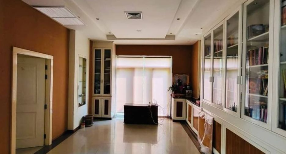 出售 5 卧室 独立屋 在 Mueang Chon Buri, Chon Buri