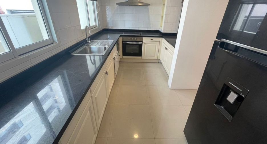 For rent 3 ベッドルーム condo in Sathon, Bangkok
