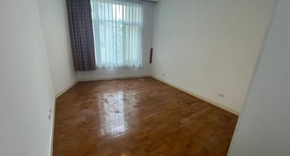 For rent 3 ベッドルーム condo in Sathon, Bangkok