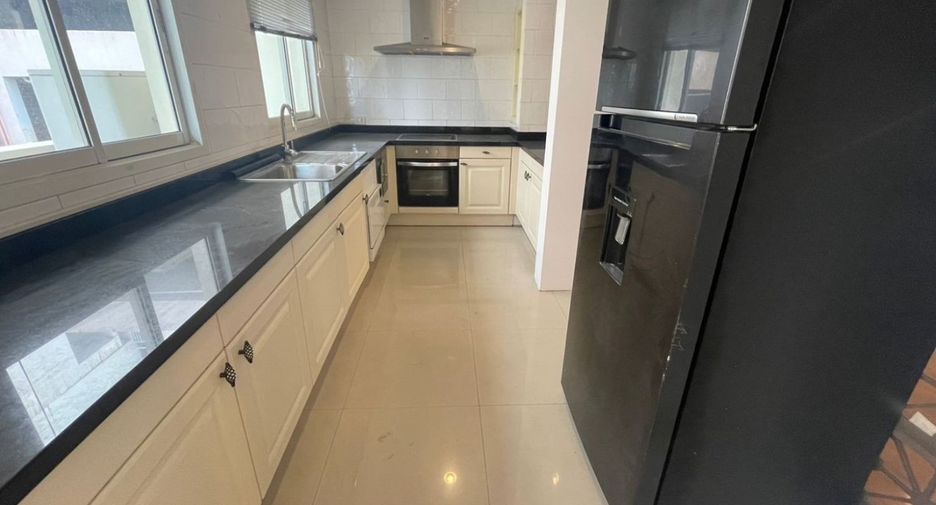 For rent 3 ベッドルーム condo in Sathon, Bangkok