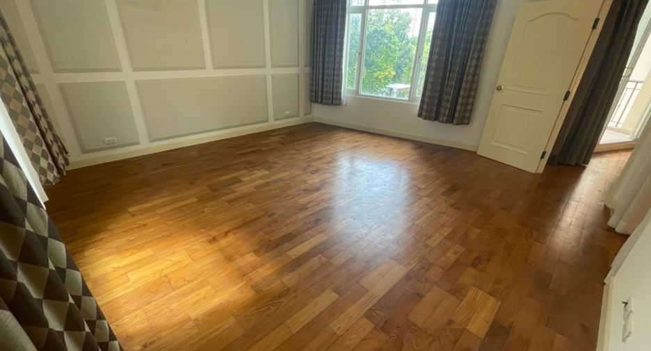 For rent 3 ベッドルーム condo in Sathon, Bangkok