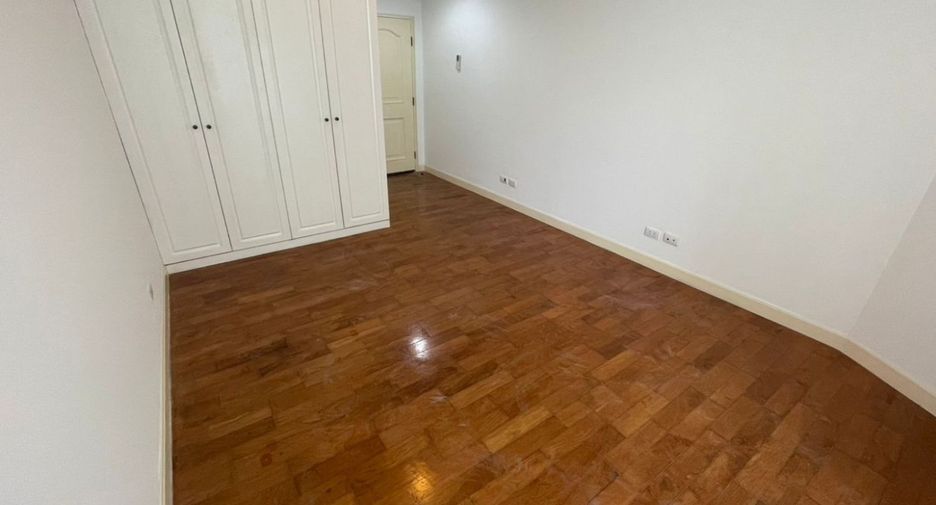 For rent 3 ベッドルーム condo in Sathon, Bangkok