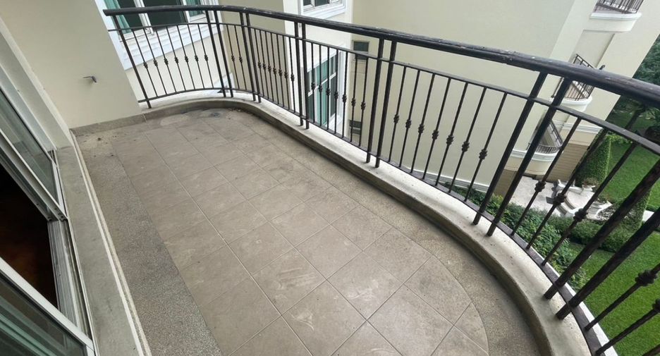 For rent 3 ベッドルーム condo in Sathon, Bangkok