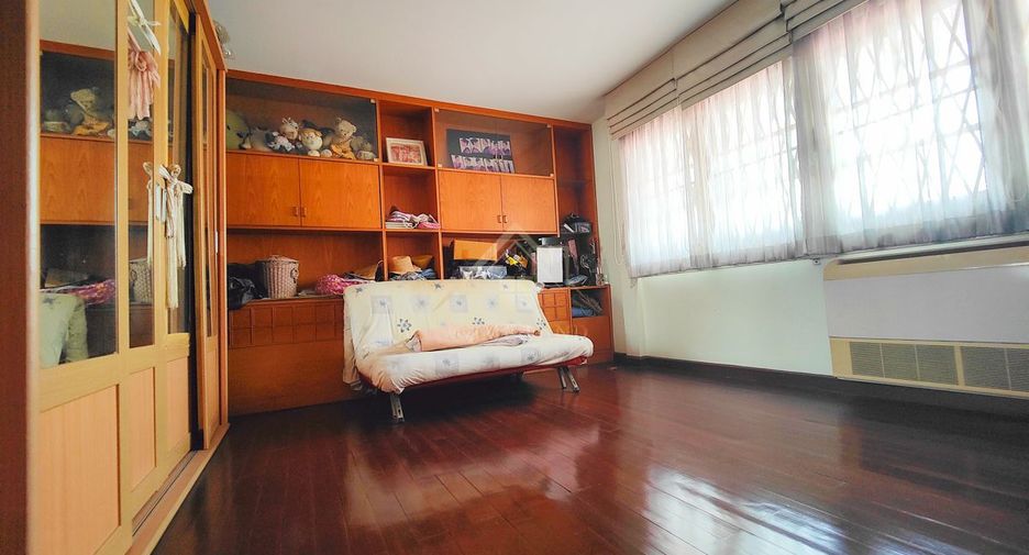 For sale 5 Beds house in Pak Kret, Nonthaburi