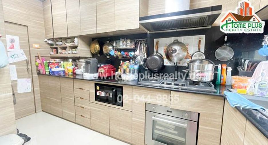 For sale 4 Beds house in Lam Luk Ka, Pathum Thani