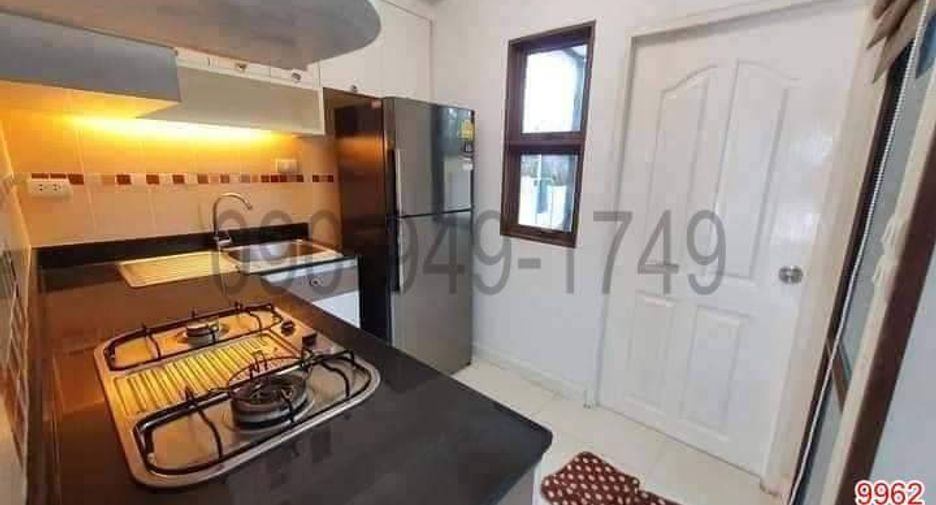 For rent 3 bedrooms townhouse in Phra Khanong, Bangkok