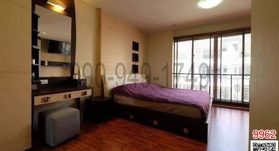 For rent 3 bedrooms townhouse in Phra Khanong, Bangkok