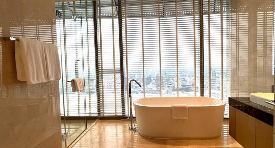 Wohnung zur Miete mit 3 Zimmer in Pathum Wan, Bangkok