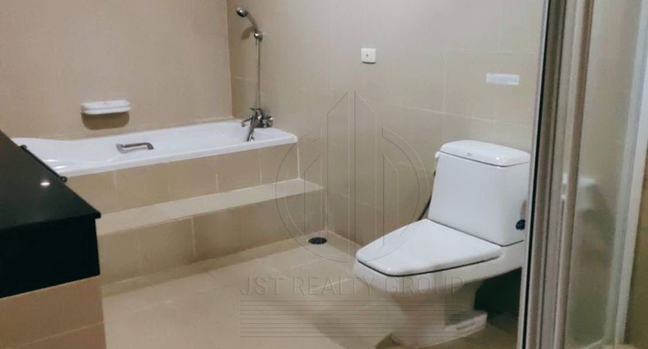 For rent 3 bedrooms condo in Khlong Toei, Bangkok