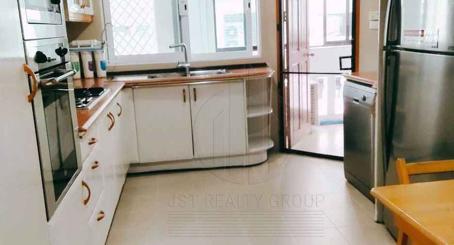 For rent 3 bedrooms condo in Khlong Toei, Bangkok