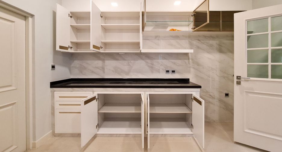 For rent 5 bedrooms house in Prawet, Bangkok