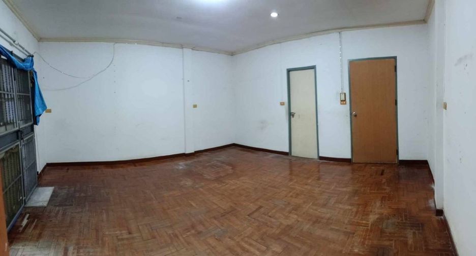 For sale studio townhouse in Mueang Nakhon Sawan, Nakhon Sawan