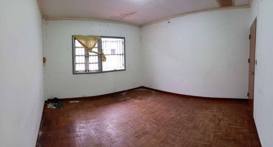 For sale studio townhouse in Mueang Nakhon Sawan, Nakhon Sawan