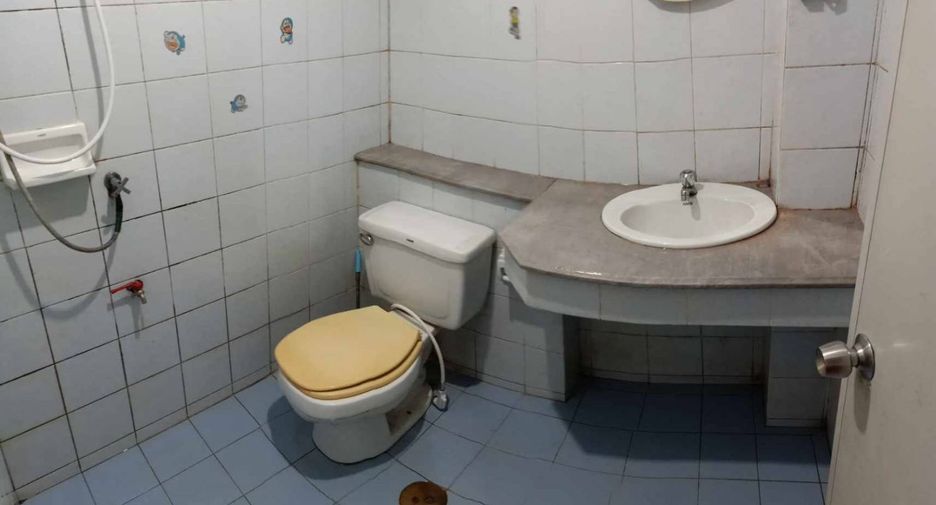 For sale studio townhouse in Mueang Nakhon Sawan, Nakhon Sawan
